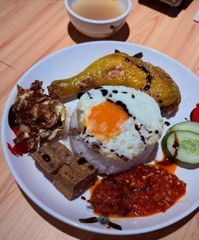 Ayam gepuk with fried egg and sambal